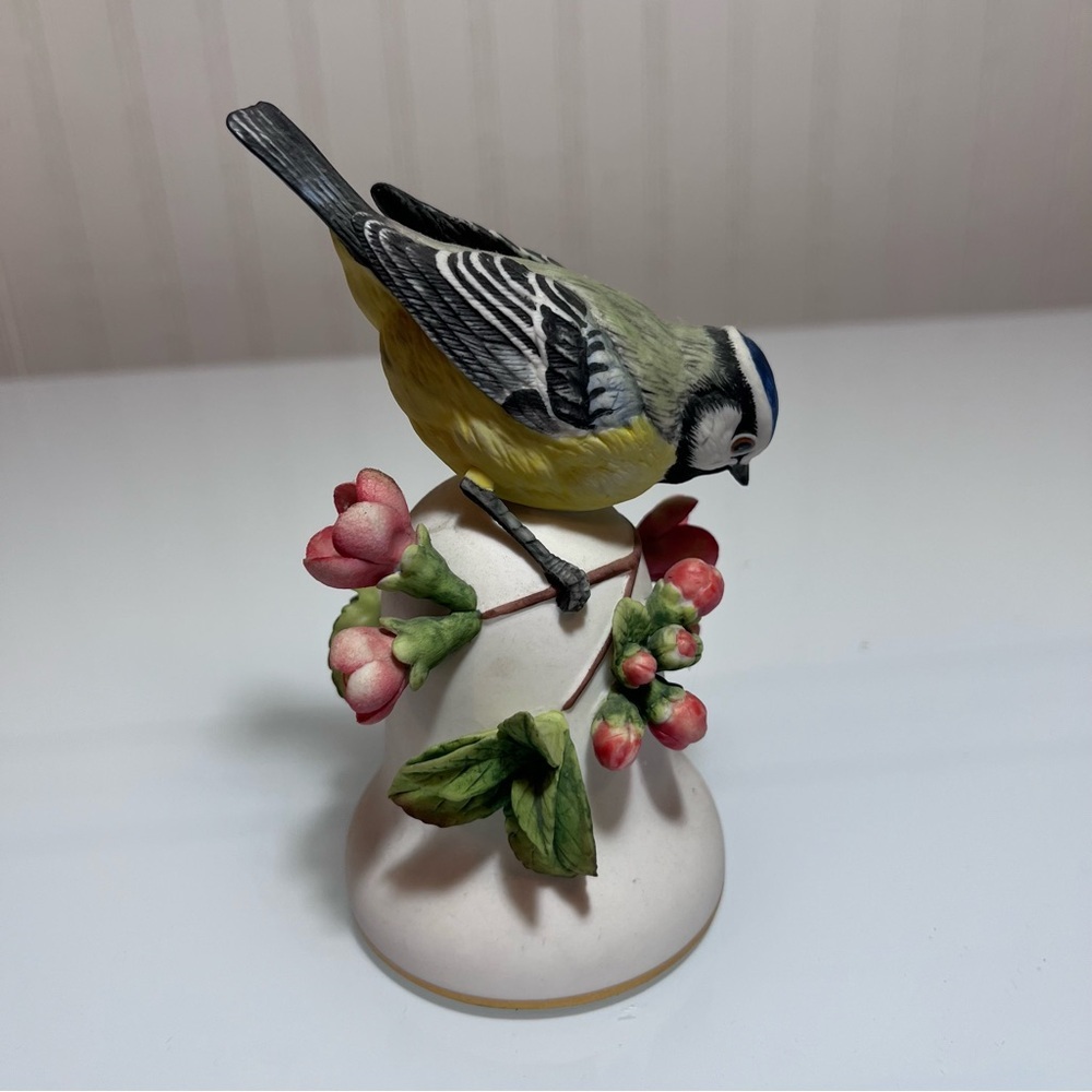 Blue Tit Porcelain Bell by Peter Barrett 1981 Franklin Porcelain Bird Figurine - Picture 4 of 11